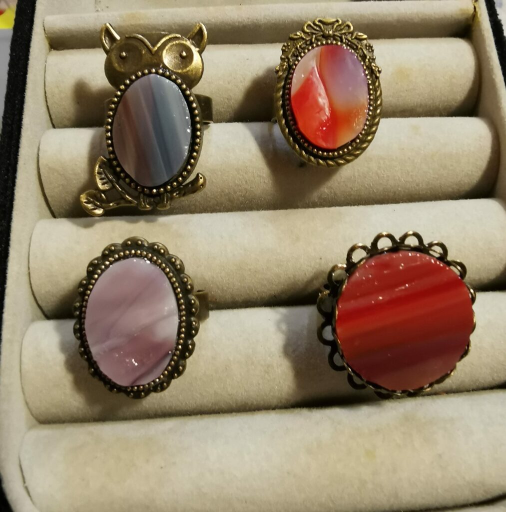 Bagues Mosaïque et verre vitrail